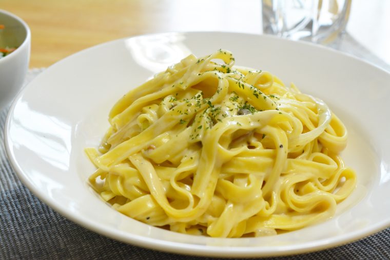 クリームソースのパスタ